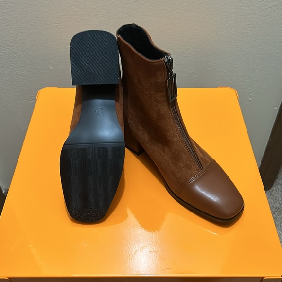 Size 39 Brown Suede Heeled Boots (never worn) - Picture 3 of 4